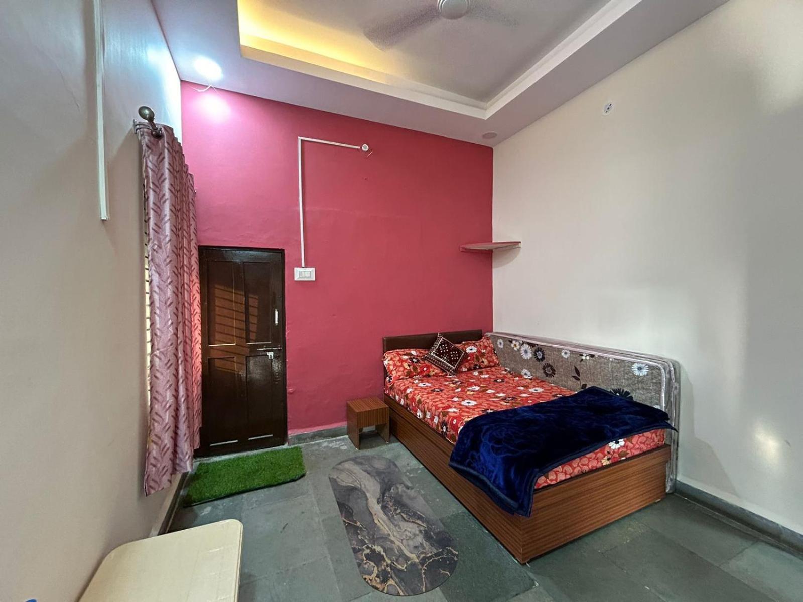 Aashirwad Residency Bed and Breakfast Ujjain Rum bild
