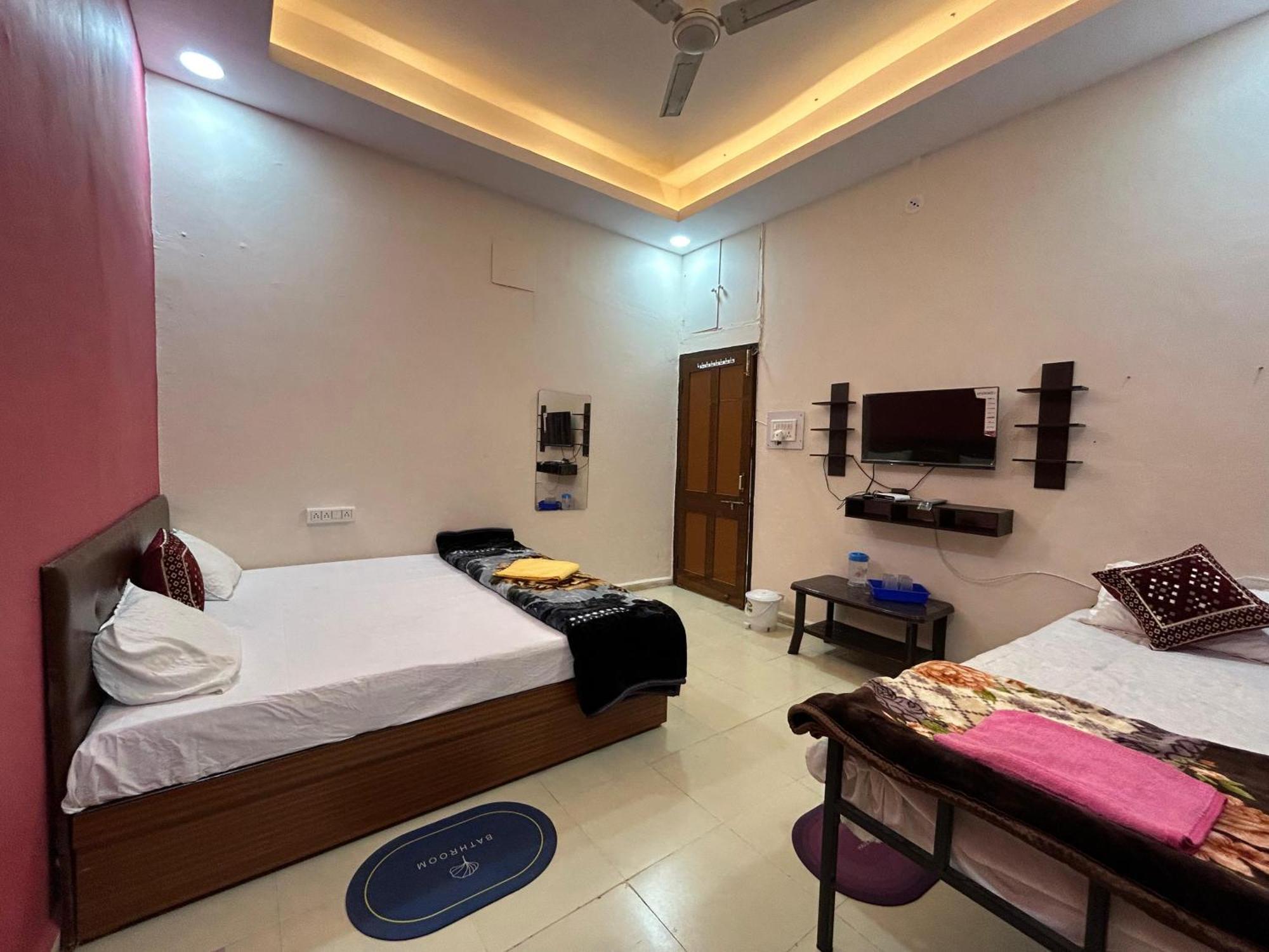 Aashirwad Residency Bed and Breakfast Ujjain Rum bild